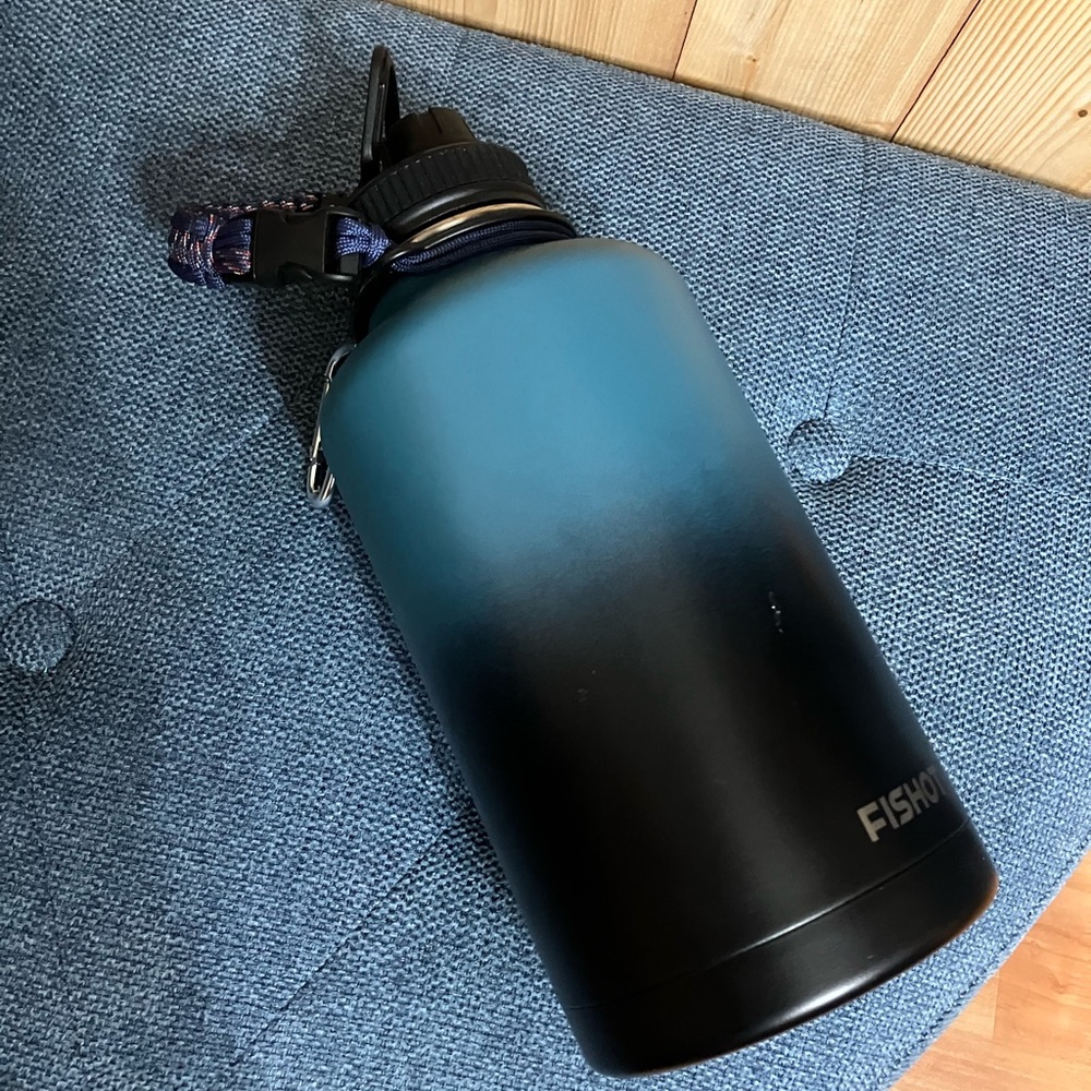 Fishot 64oz stainless steel water bottle